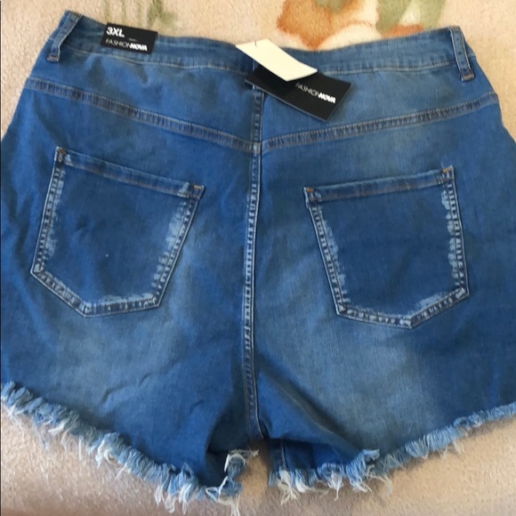Fashion nova denim shorts - Picture 2 of 2